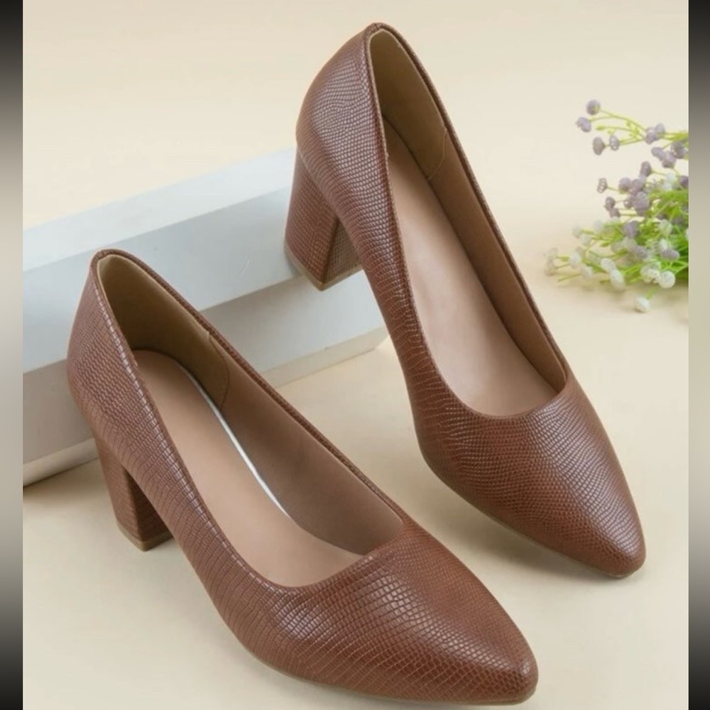 ACCEPTING OFFERS: BRAND NEW - Snakeskin Embossed, chunky heeled pumps